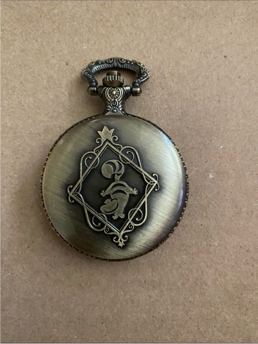 Alice in Wonderland Vintage-Style Bronze Pocket Watch - Quartz - Picture 2 of 3